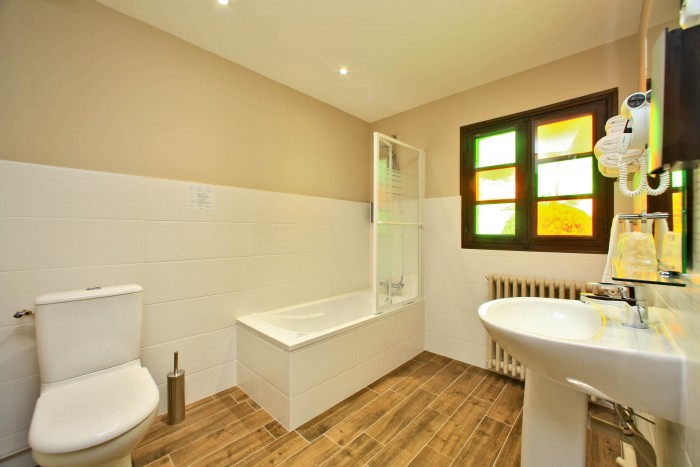 chambre hotel cholet salle de bain
