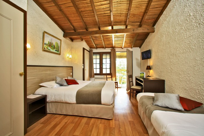 puy du fou guest room with single-storey access 