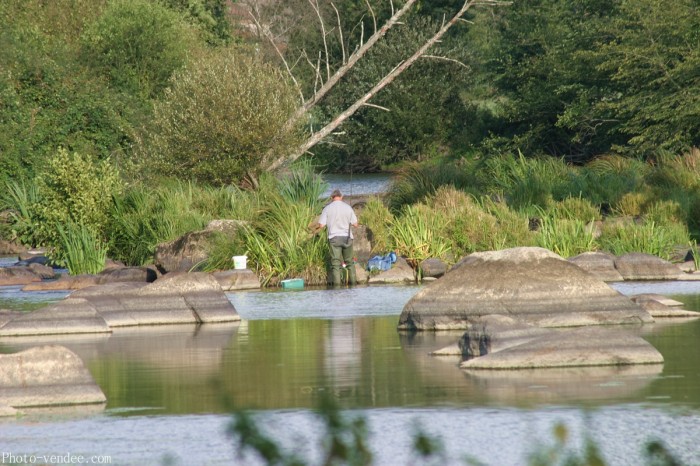 Pecheur le long de la Sèvre Nantaise