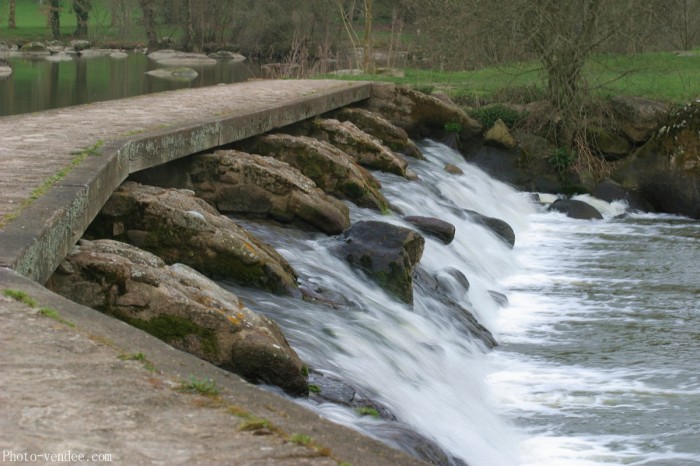 Ecluse la rivière la Sèvre Nantaise