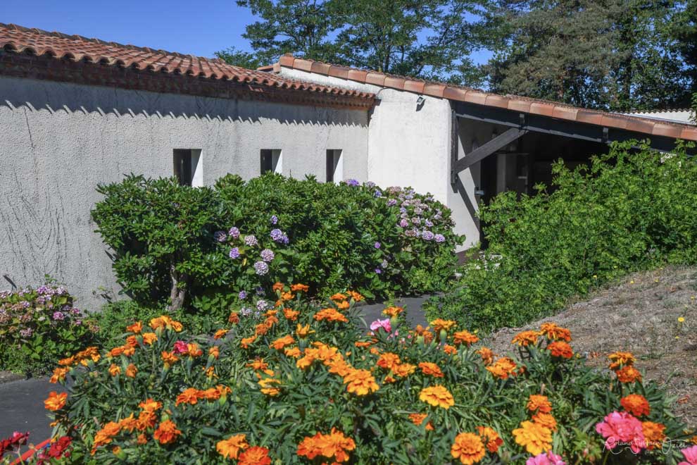 Hotel fleuri et arboré en Vendée puy du fou