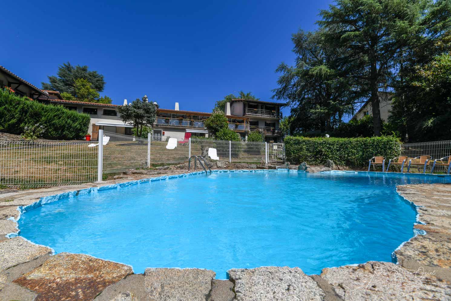 Piscine d&apos;été de l&apos;hotel puy du fou