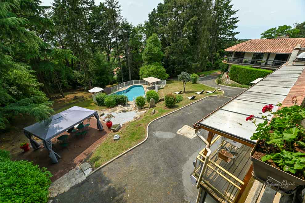 Vue de l&apos;hotel et du parc